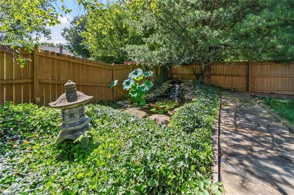 $570,000 | 205 Northeast Shoreview Drive, Lee's Summit, MO 64064