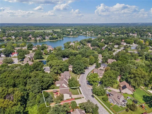 $570,000 | 205 Northeast Shoreview Drive, Lee's Summit, MO 64064