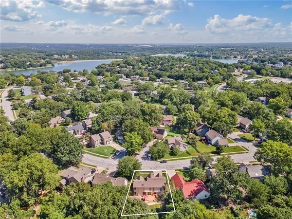 $570,000 | 205 Northeast Shoreview Drive, Lee's Summit, MO 64064