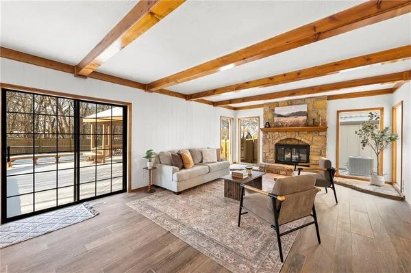 $570,000 | 205 Northeast Shoreview Drive, Lee's Summit, MO 64064