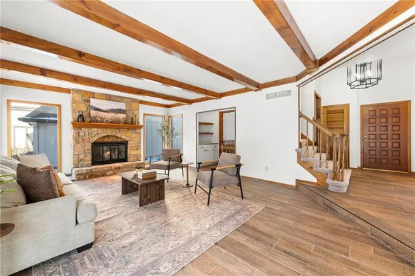 $570,000 | 205 Northeast Shoreview Drive, Lee's Summit, MO 64064