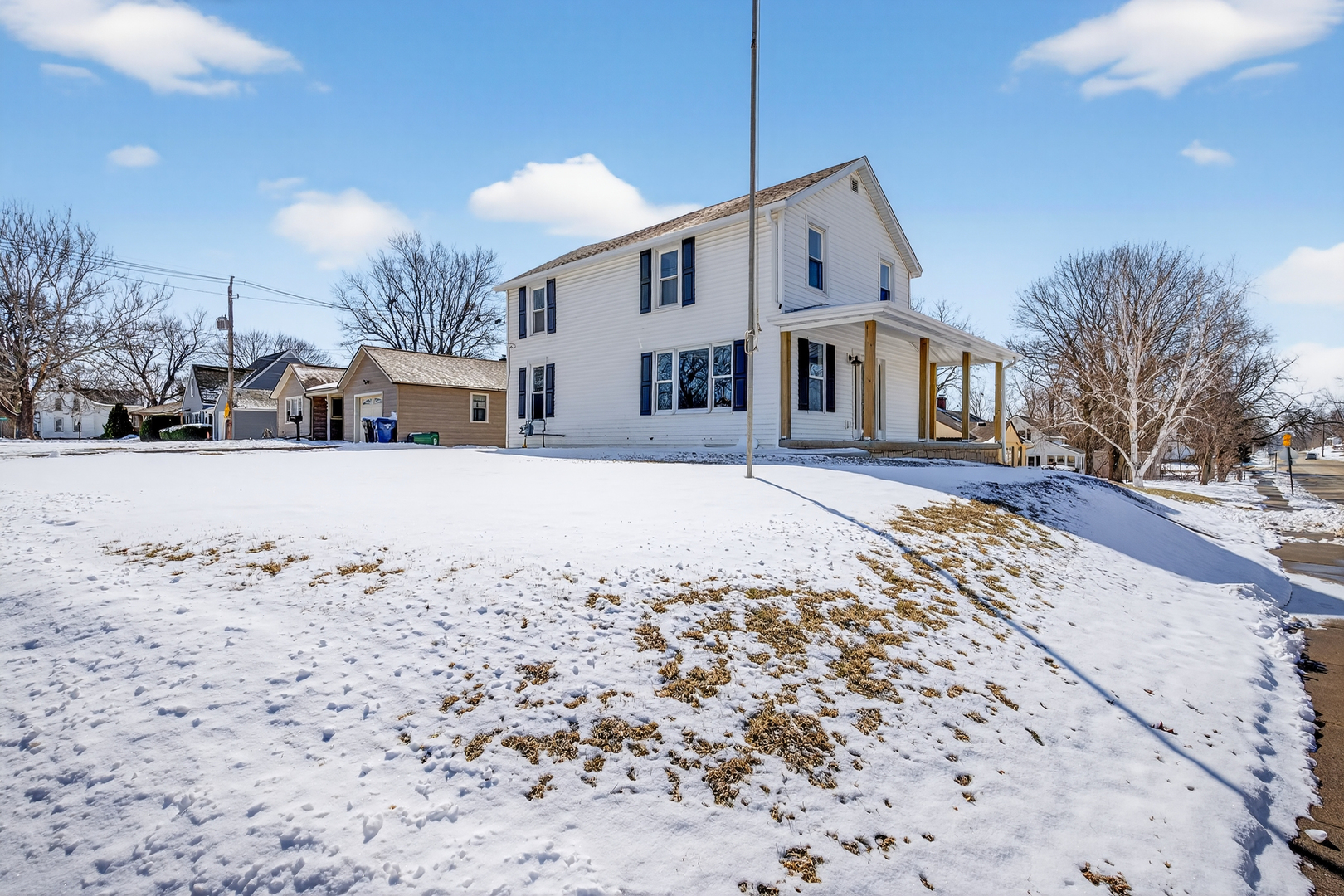 2929 North 3rd Street Clinton, IA 52732 - Photo 2 of 34