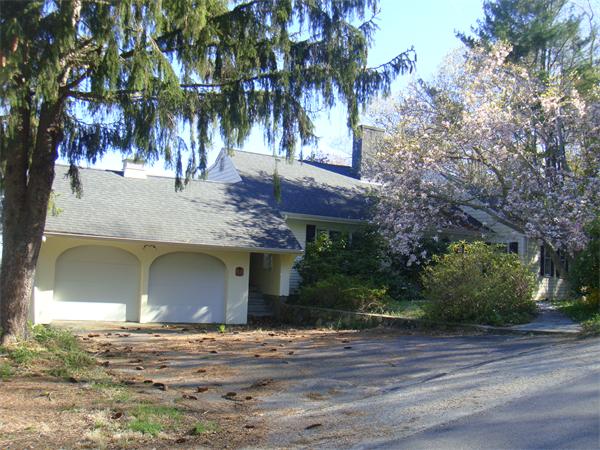 15 Burnham Road Wenham, MA 01984 - Photo 1 of 9 Gallery Image 1