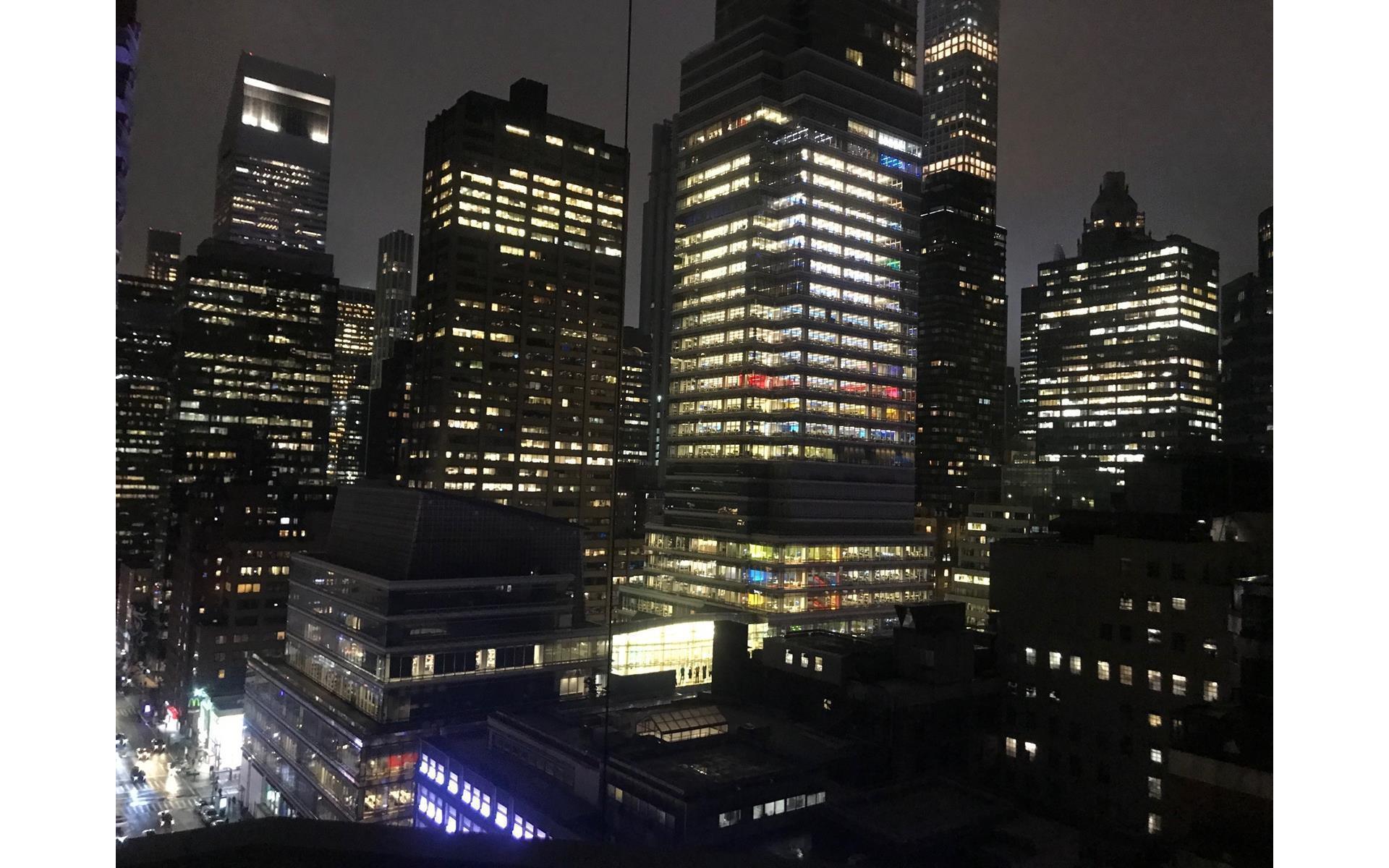 200 East 61st Street, Unit 20A Manhattan, NY 10065 - Photo 3 of 10