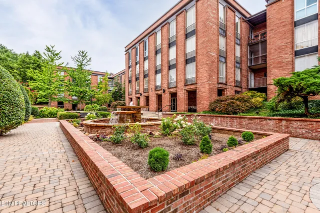 $2,250 | 1400 Kenesaw Avenue, Unit 13A, Knoxville, TN 37919