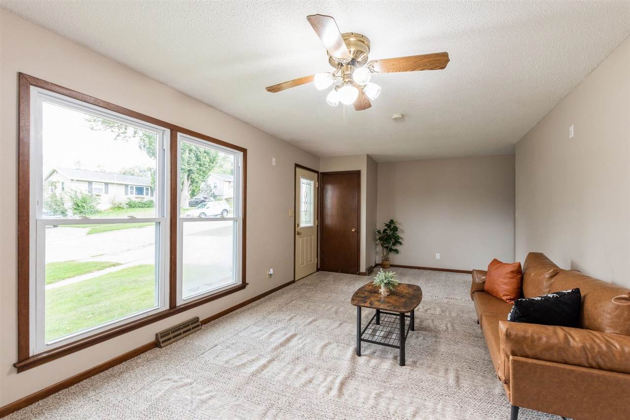 1280 Terrace Street Marion, IA 52302 - Photo 3 of 30 Gallery Image 3