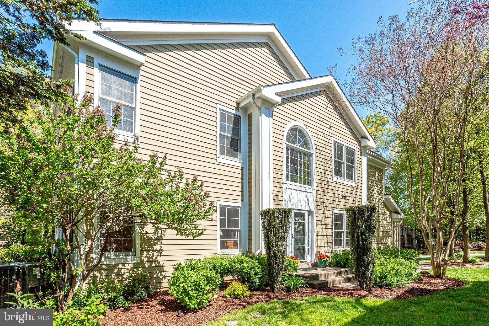 1206 Woodbrook Court Reston, VA 20194 - Photo 4 of 110 Private entrance and extra windows.