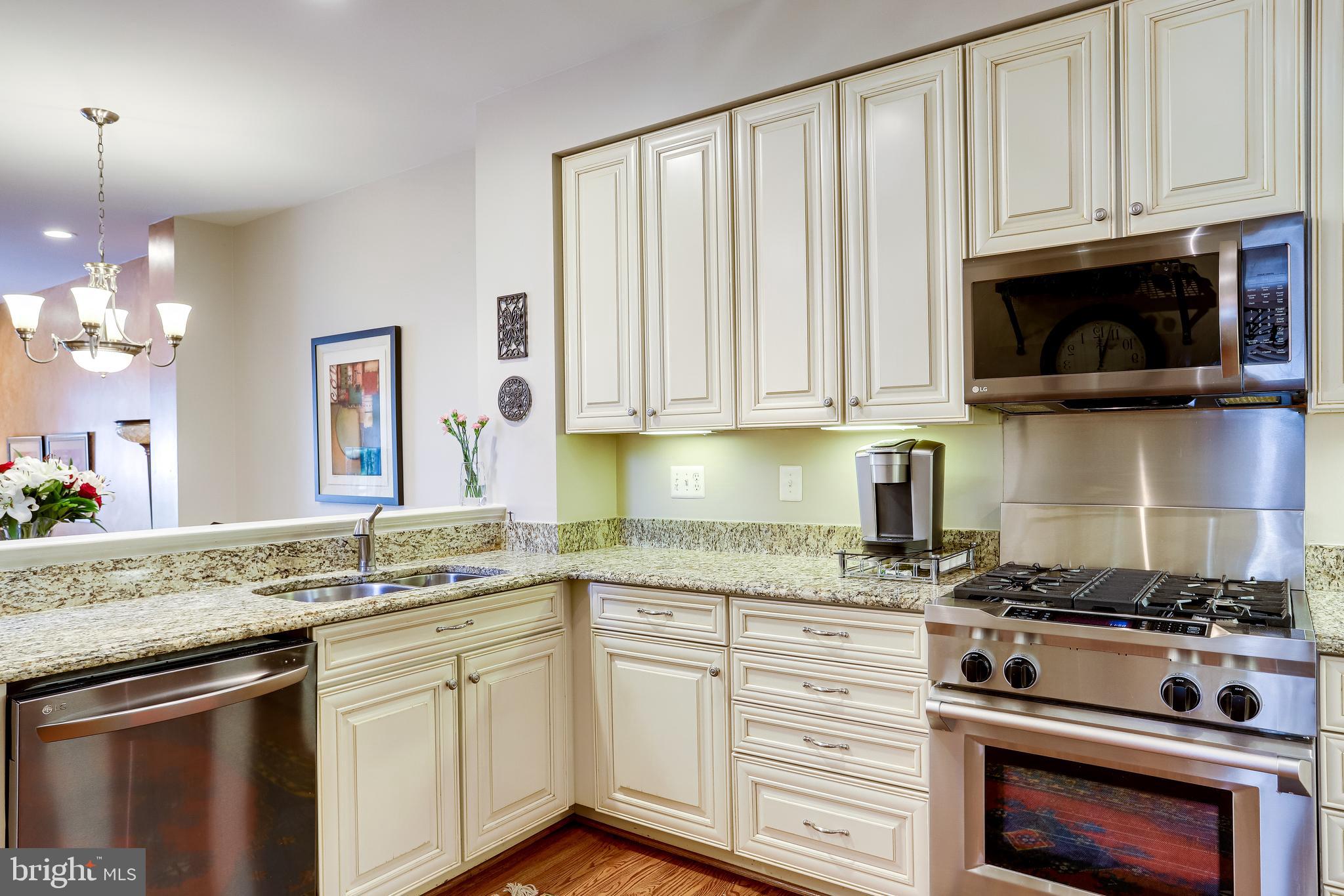 1206 Woodbrook Court Reston, VA 20194 - Photo 33 of 110 Fabulous view to the backyard from the kitchen.