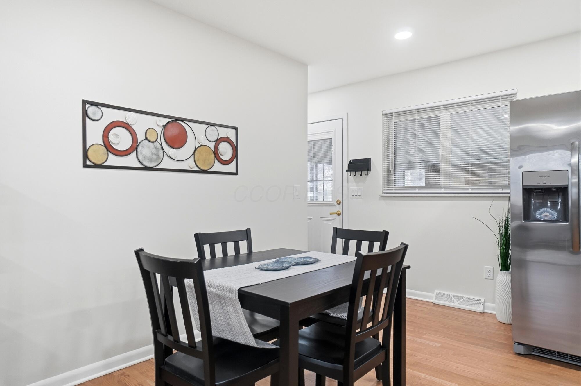 4455 Kenfield Road Columbus, OH 43224 - Photo 9 of 44 Eating Space