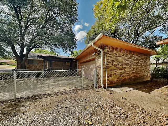 $2,450 | 5928 Fox Hill Lane, Dallas, TX 75232
