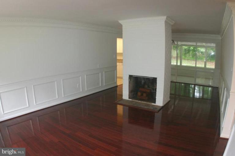 5534 Belfast Place Springfield, VA 22151 - Photo 16 of 19 Living Room #2