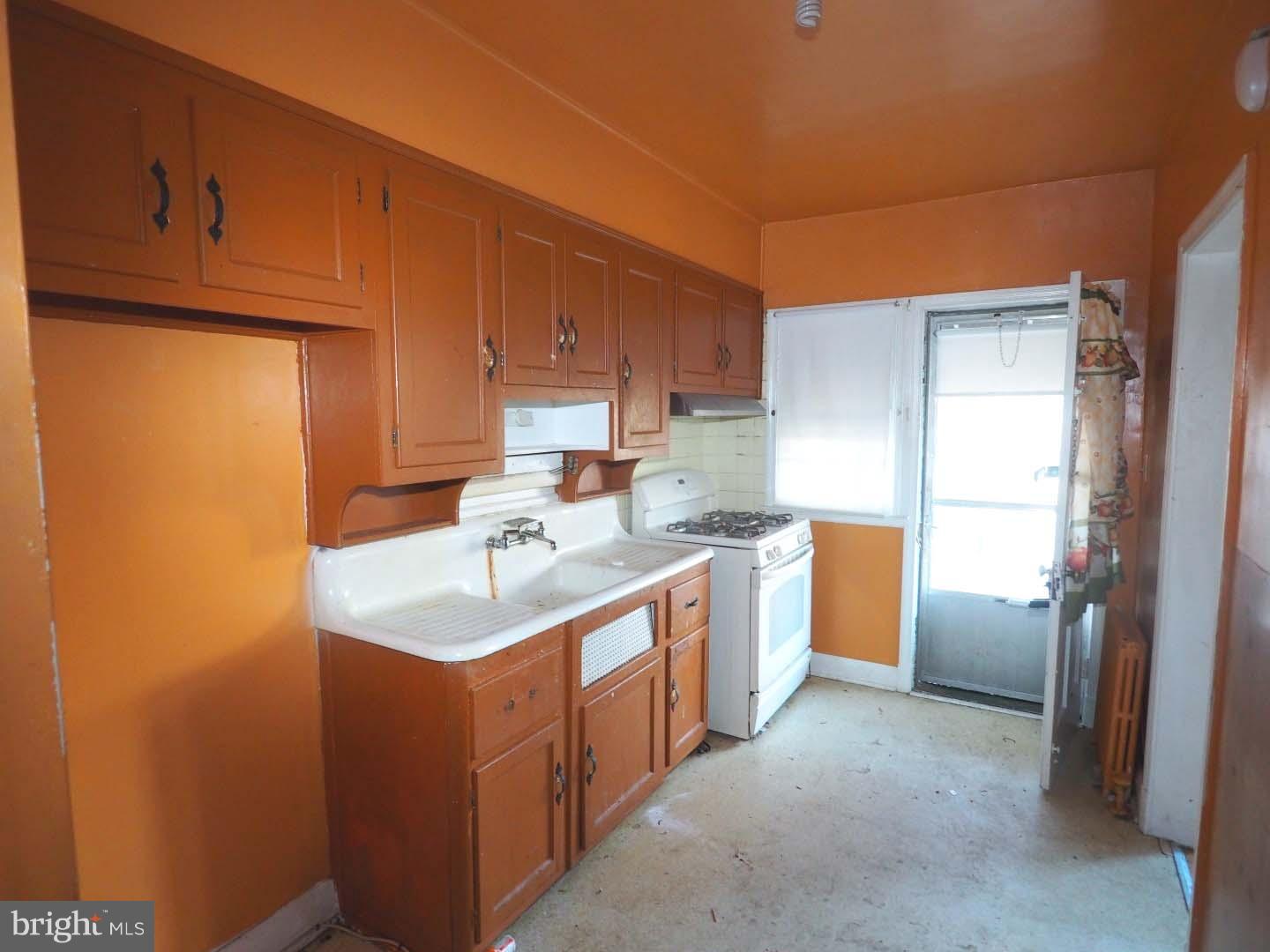 829 Braeside Road Baltimore, MD 21229 - Photo 7 of 19 Kitchen
