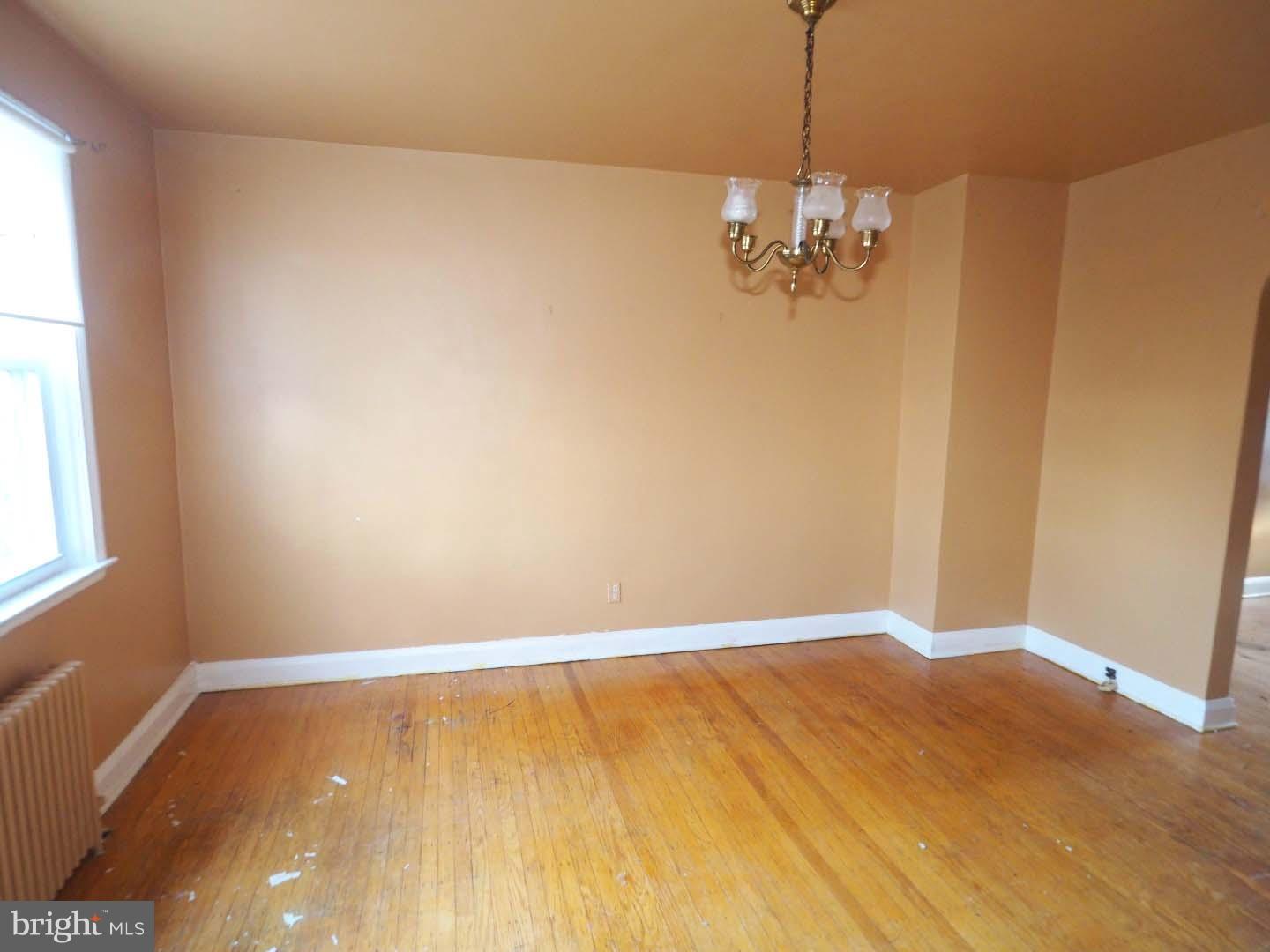 829 Braeside Road Baltimore, MD 21229 - Photo 8 of 19 Dining Room
