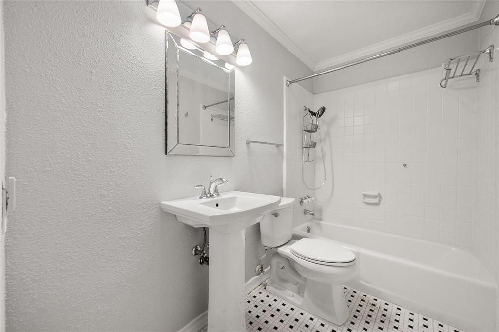 1229 Roaring Springs Road Fort Worth, TX 76114 - Photo 20 of 36