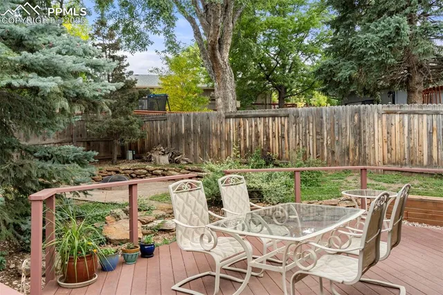 a view of a dinning table and chairs in the patio