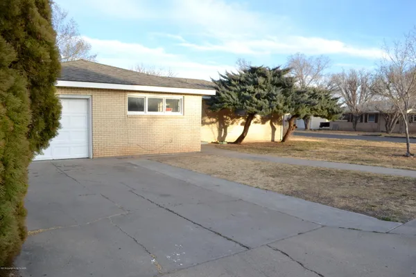 $1,900 | 211 27th Street, Canyon, TX 79015