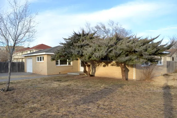 $1,900 | 211 27th Street, Canyon, TX 79015