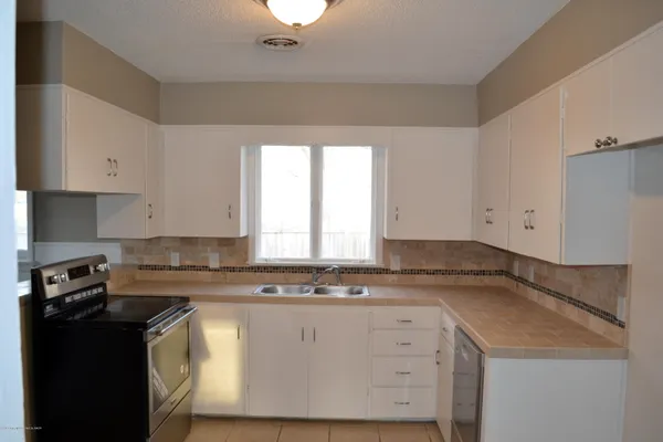 $1,900 | 211 27th Street, Canyon, TX 79015