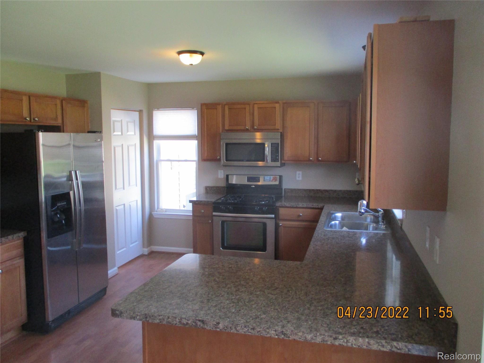25890 Farmbrook Road Southfield, MI 48034 - Photo 4 of 20 KITCHEN.JPG