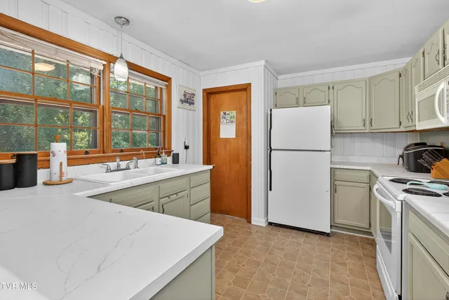 $219,999 | 1348 Highland Drive, Marion, VA 24354