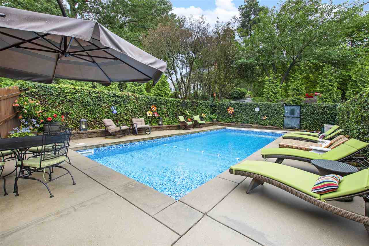 2324 Oxford Road Raleigh, NC 27608 - Photo 16 of 30 Spacious pool