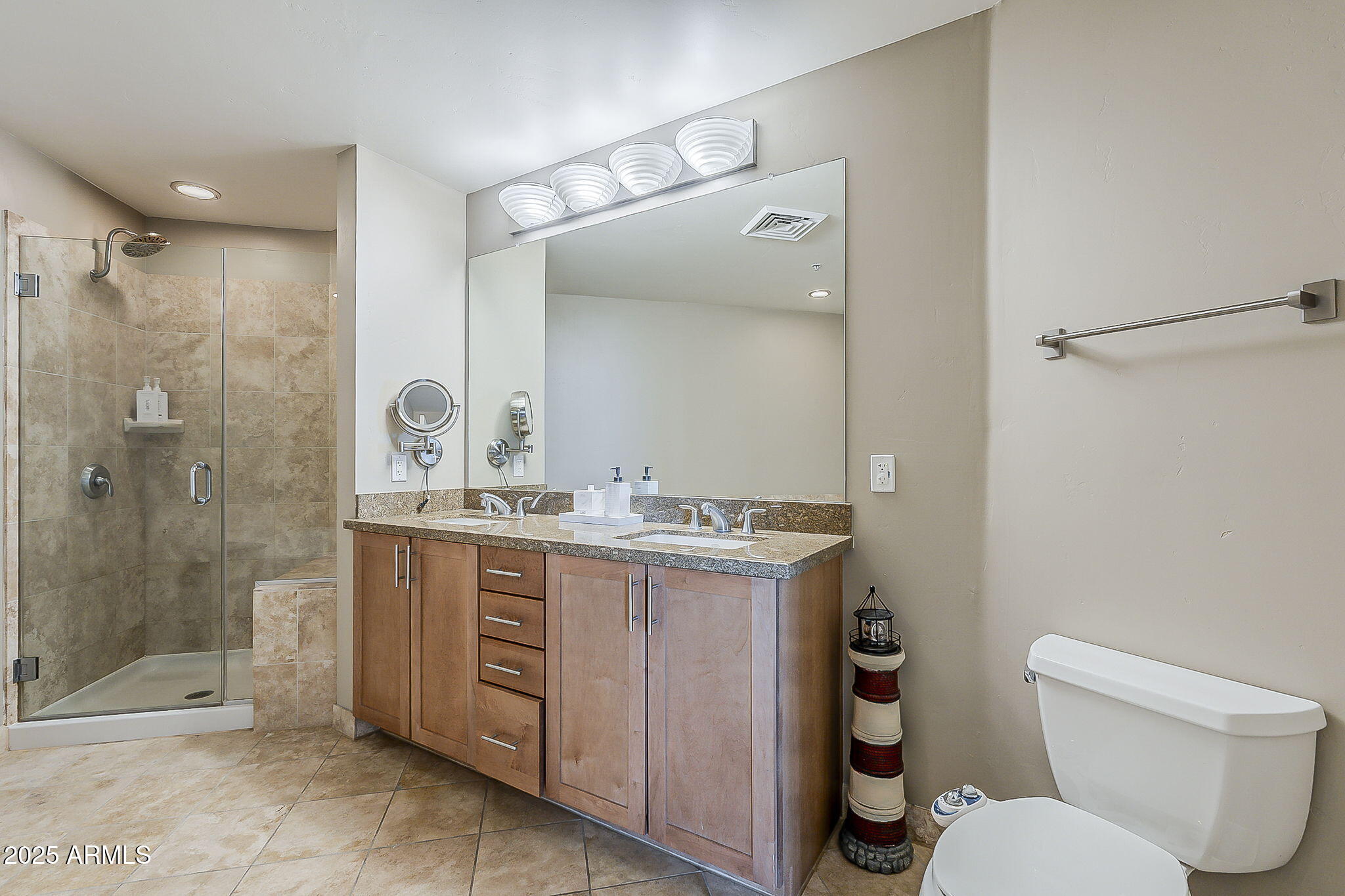 310 South 4th Street, Unit 1601 Phoenix, AZ 85004 - Photo 18 of 54 Primary Ensuite