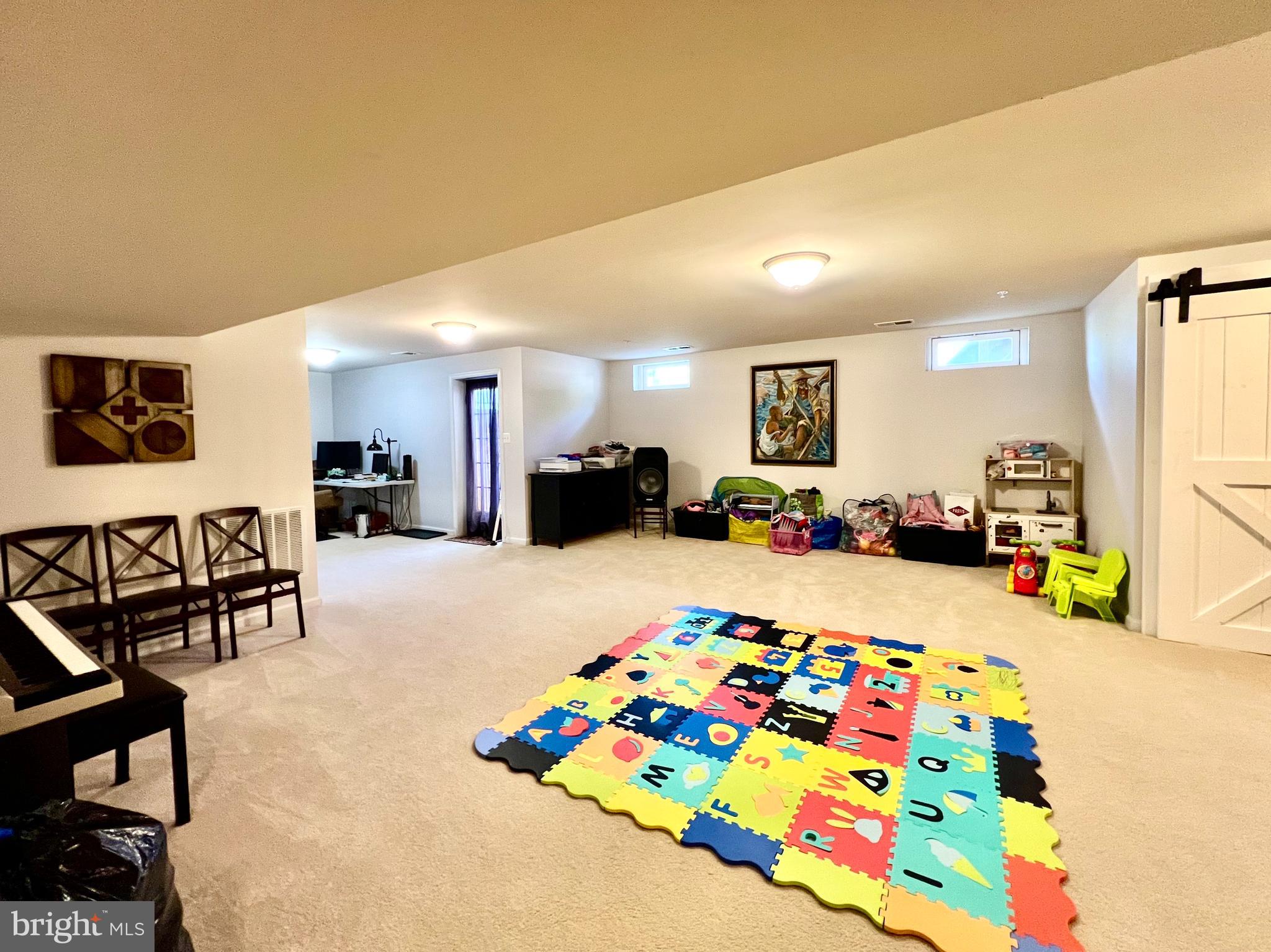 13501 Oaklands Manor Drive Laurel, MD 20708 - Photo 40 of 46 a bed room with furniture and a table
