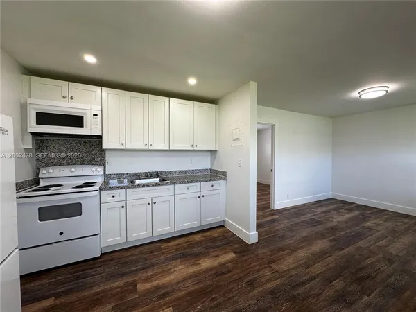 $1,595 | 2321 Madison Street, Unit 6, Hollywood, FL 33020