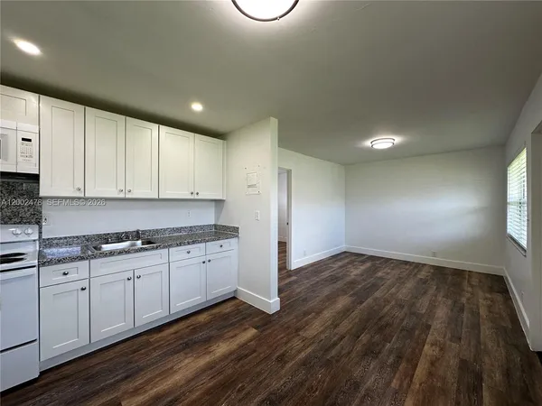$1,595 | 2321 Madison Street, Unit 6, Hollywood, FL 33020
