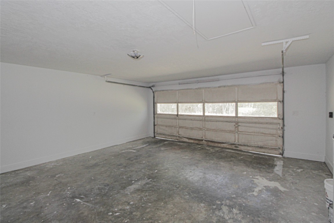 115 Corry Jones Livingston, TX 77351 - Photo 30 of 31 a view of an empty room with a window