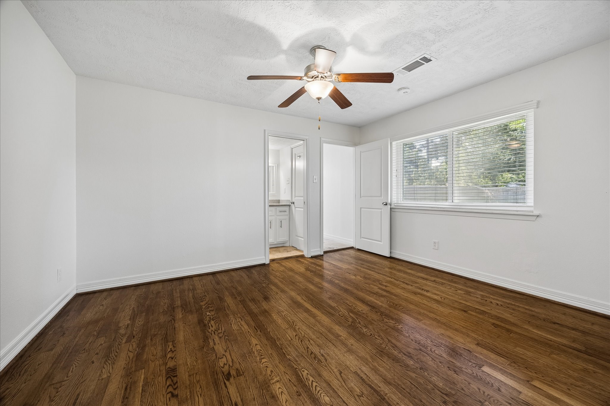 5019 Kinglet Street Houston, TX 77035 - Photo 12 of 24 Rare first floor bedroom with full bath boasts gleaming hardwood floors, ceiling fan & large closet. Perfect for guests, home office or play room!