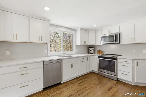 $650,000 | 6 Fieldstone Drive, Newtown, CT 06470