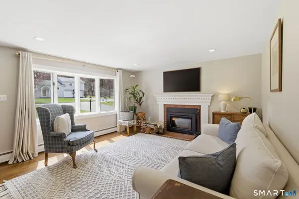 $650,000 | 6 Fieldstone Drive, Newtown, CT 06470