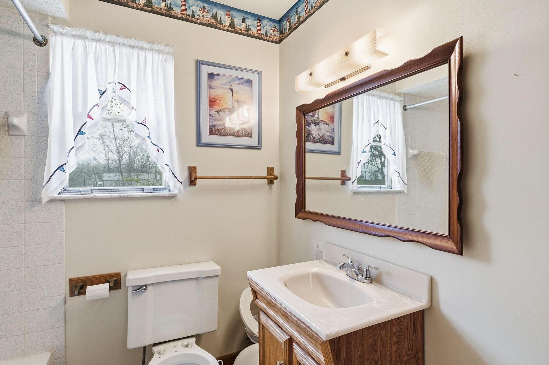 6943 Harlem Road Westerville, OH 43082 - Photo 39 of 57 Full Bath