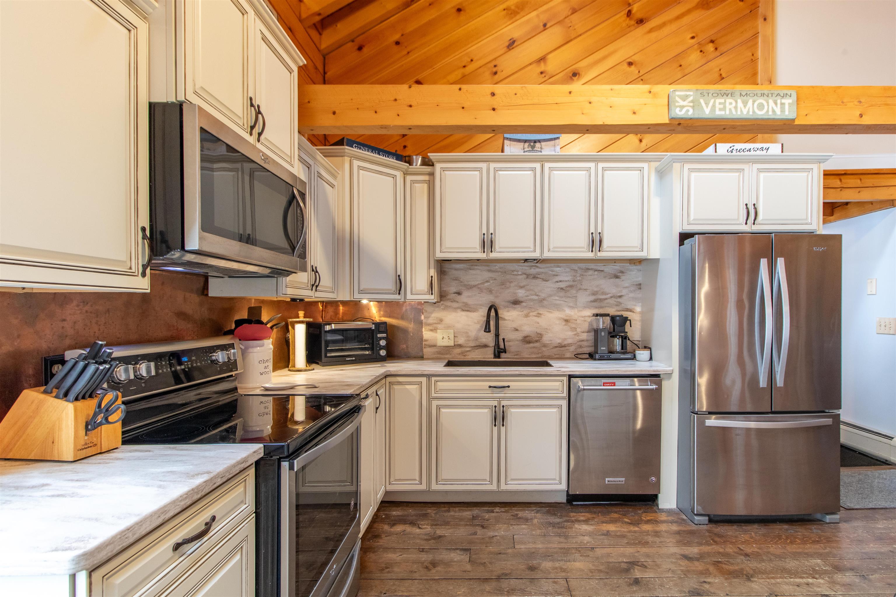 228 Juniper Lane Lyndon, VT 05851 - Photo 10 of 34