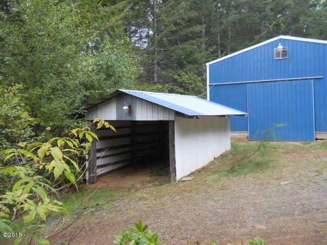 61999 Southwest Hebo Road Grand Ronde, OR 97347 - Photo 6 of 22 Carport