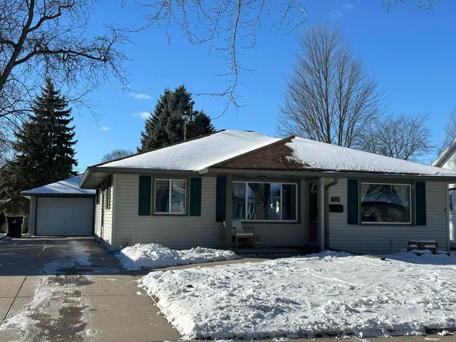 $259,900 | 718 Grove Beaver Dam, Beaver Dam, WI 53916