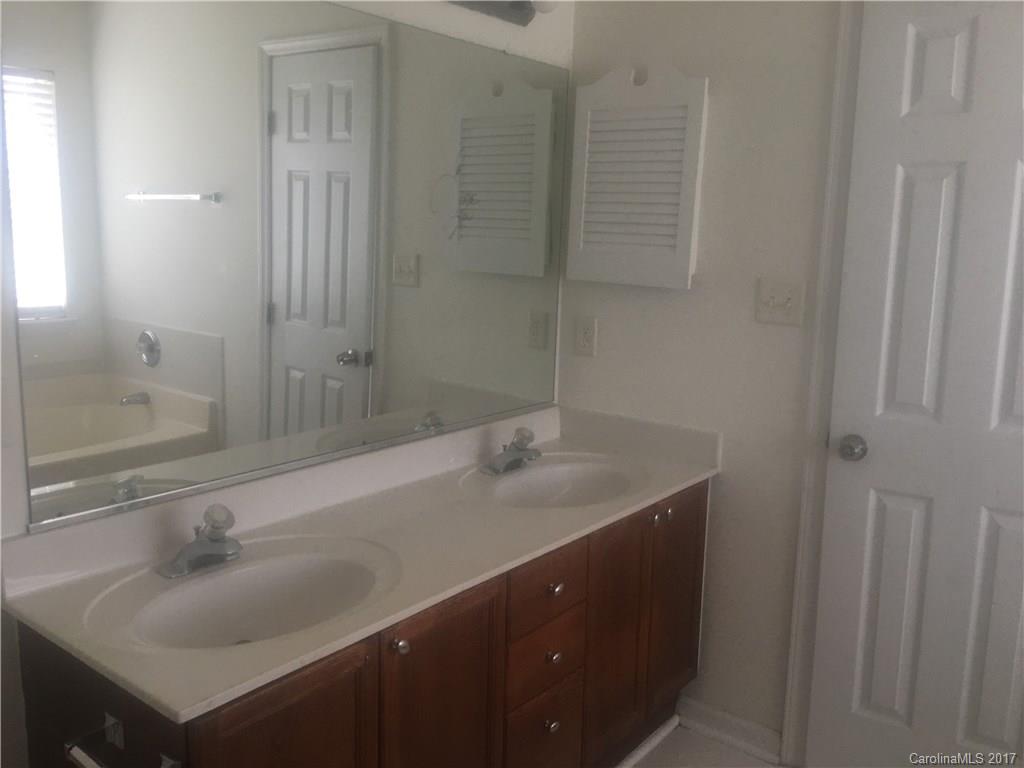 13527 Willow Falls Road Charlotte, NC 28215 - Photo 11 of 17