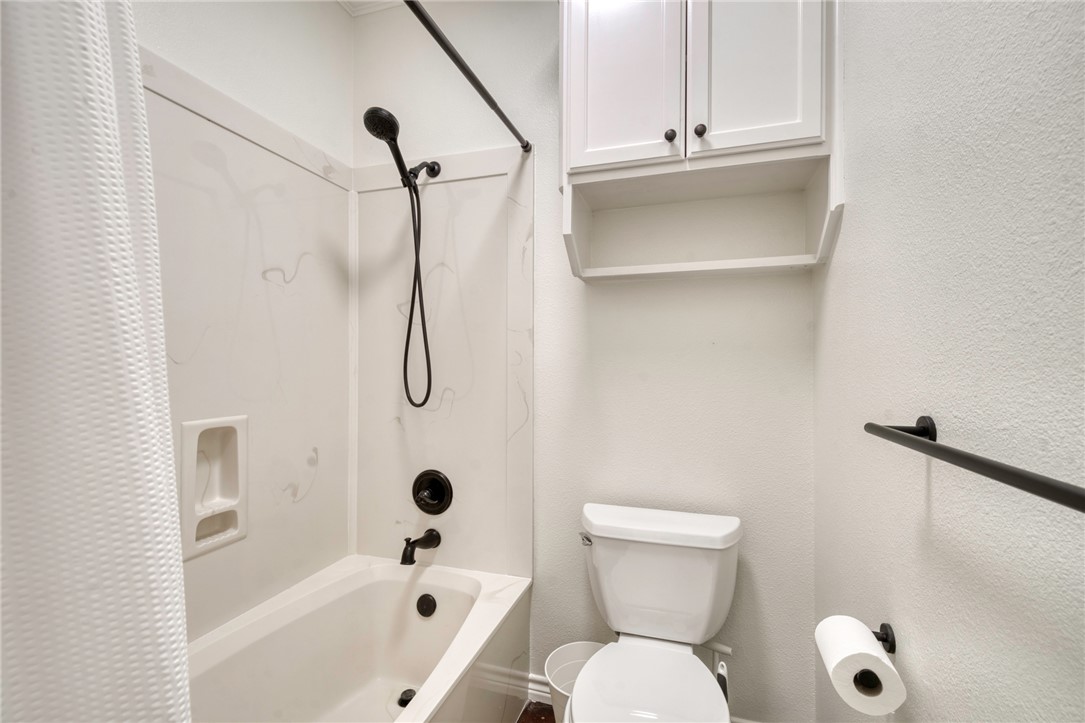 9652 Locke Road Bryan, TX 77808 - Photo 15 of 50 JACK AND JILL BATH
