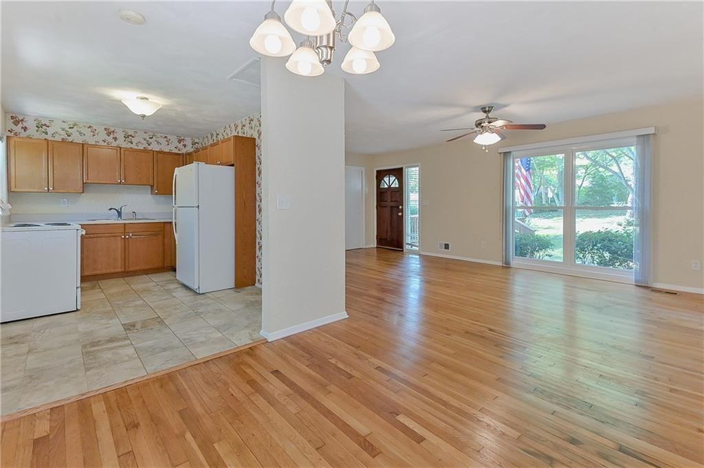 1935 Inverness Road Smyrna, GA 30080 - Photo 12 of 44 Gallery Image 12