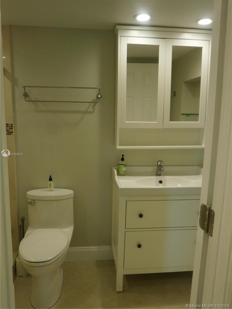 9459 Southwest 76th Street, Unit R4 Miami, FL 33173 - Photo 5 of 19