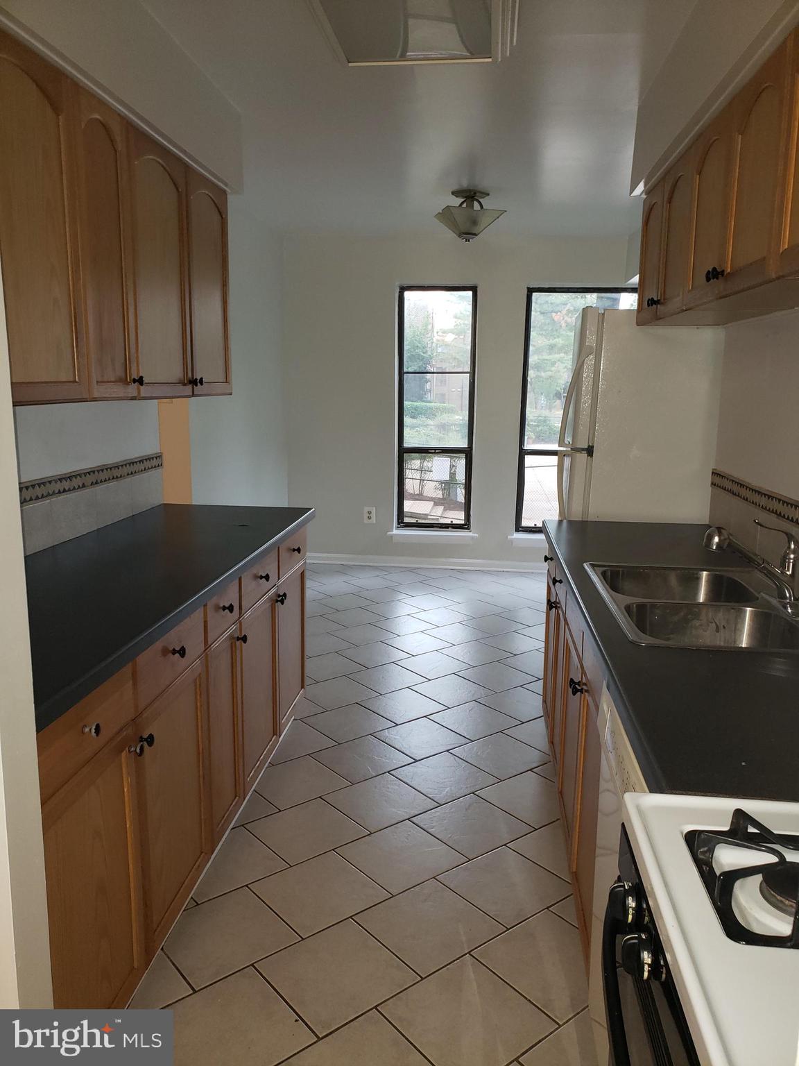 11228 Chestnut Grove Square, Unit 131 Reston, VA 20190 - Photo 8 of 24