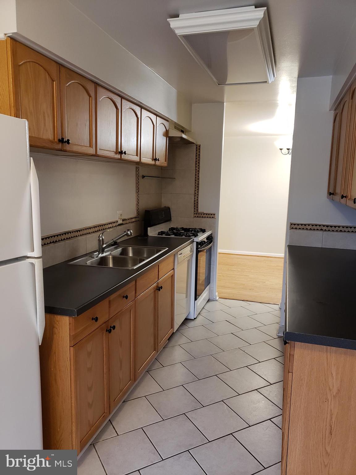 11228 Chestnut Grove Square, Unit 131 Reston, VA 20190 - Photo 9 of 24