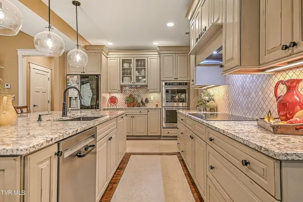 $947,500 | 127 Allison Timbers Road, Piney Flats, TN 37686