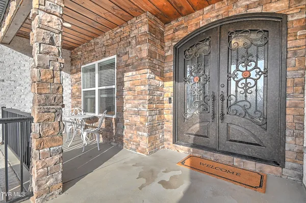 $947,500 | 127 Allison Timbers Road, Piney Flats, TN 37686