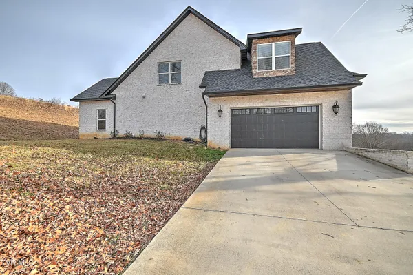 $947,500 | 127 Allison Timbers Road, Piney Flats, TN 37686