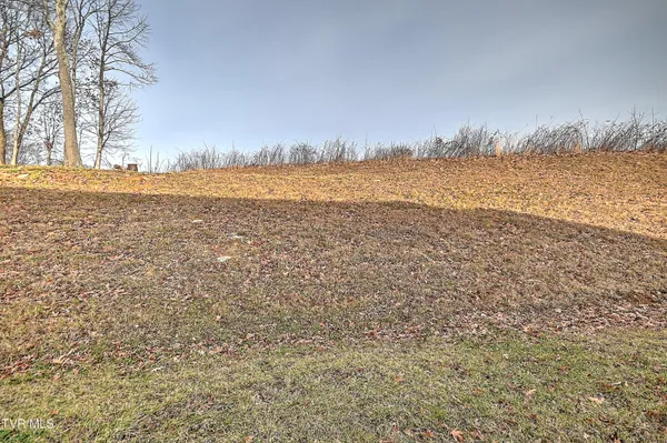 $947,500 | 127 Allison Timbers Road, Piney Flats, TN 37686