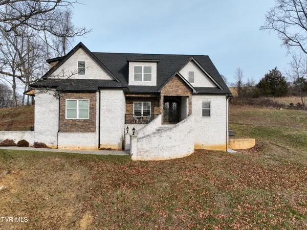 $947,500 | 127 Allison Timbers Road, Piney Flats, TN 37686
