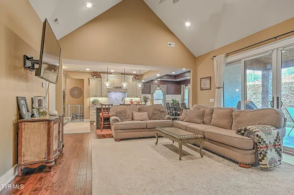 $947,500 | 127 Allison Timbers Road, Piney Flats, TN 37686