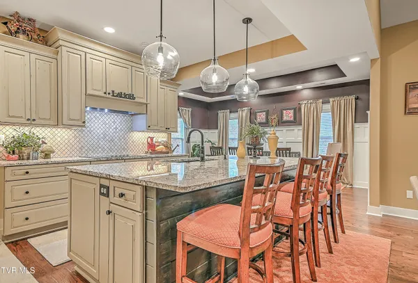 $947,500 | 127 Allison Timbers Road, Piney Flats, TN 37686